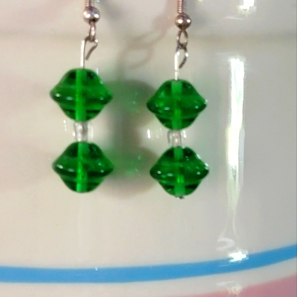 🍃 Dangle Beaded Earrings - Picture 2 of 5